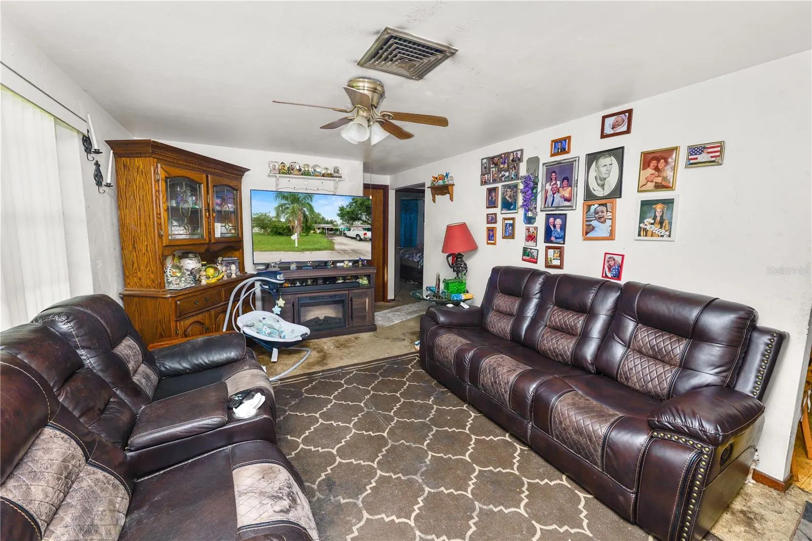 2203 IVEY LN