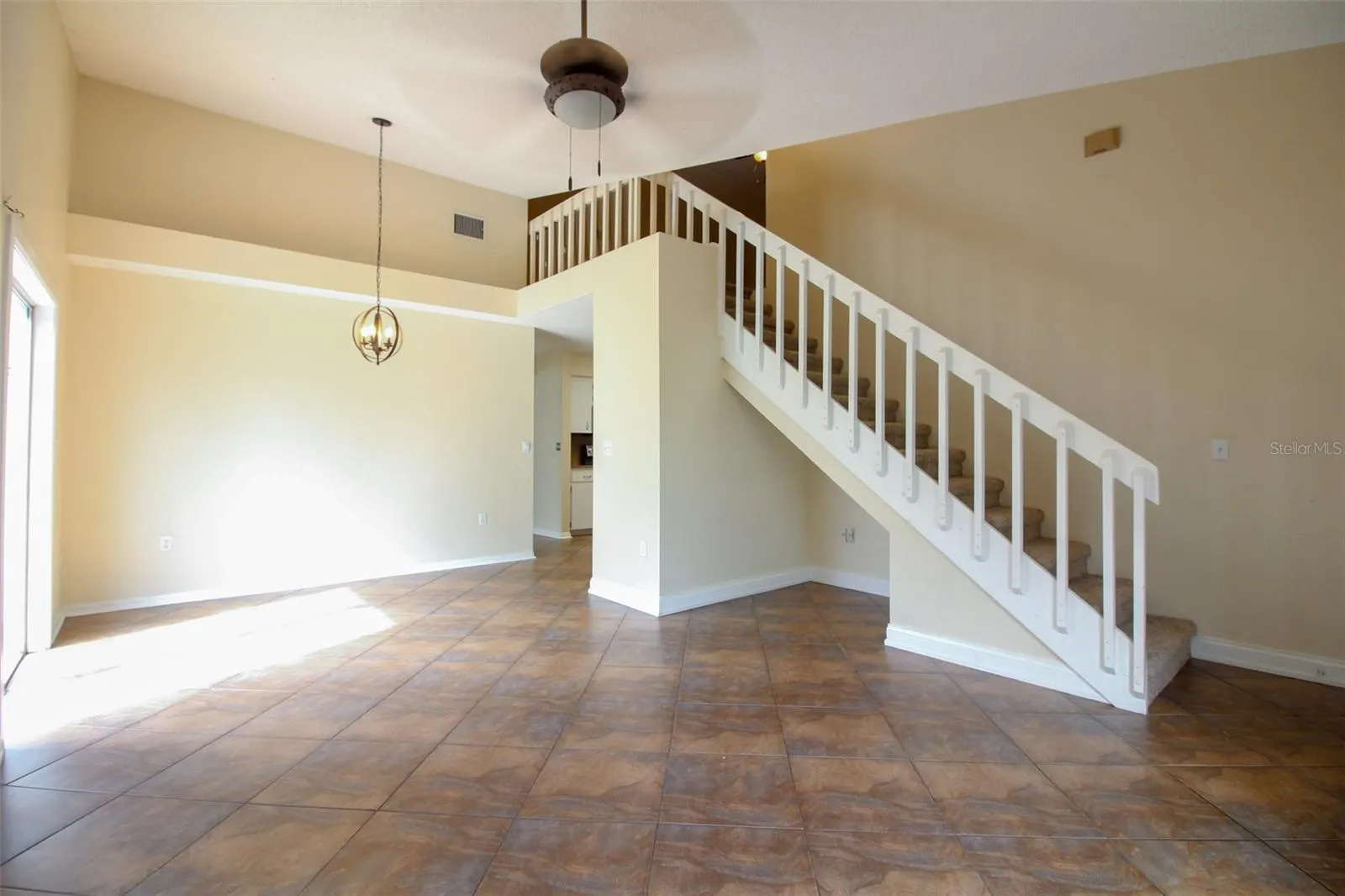 1075 MEADOWOOD POINTE RD