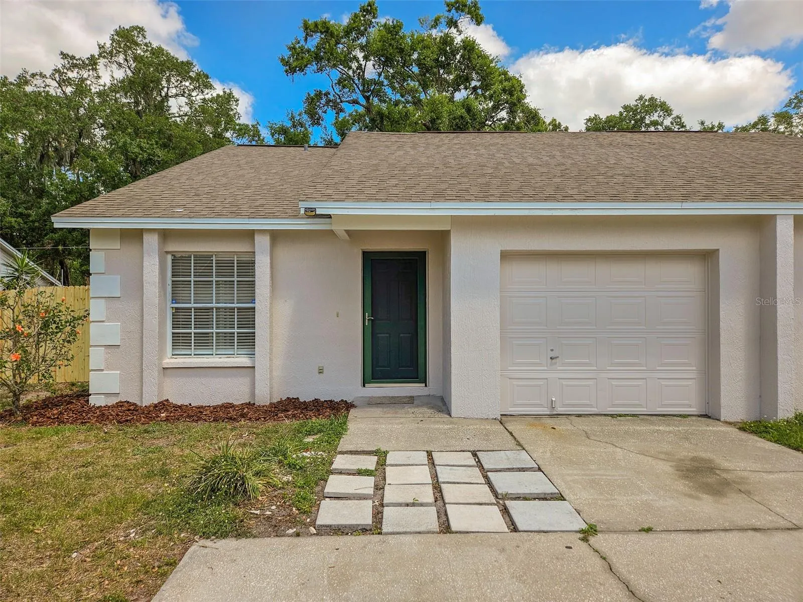1075 MEADOWOOD POINTE RD