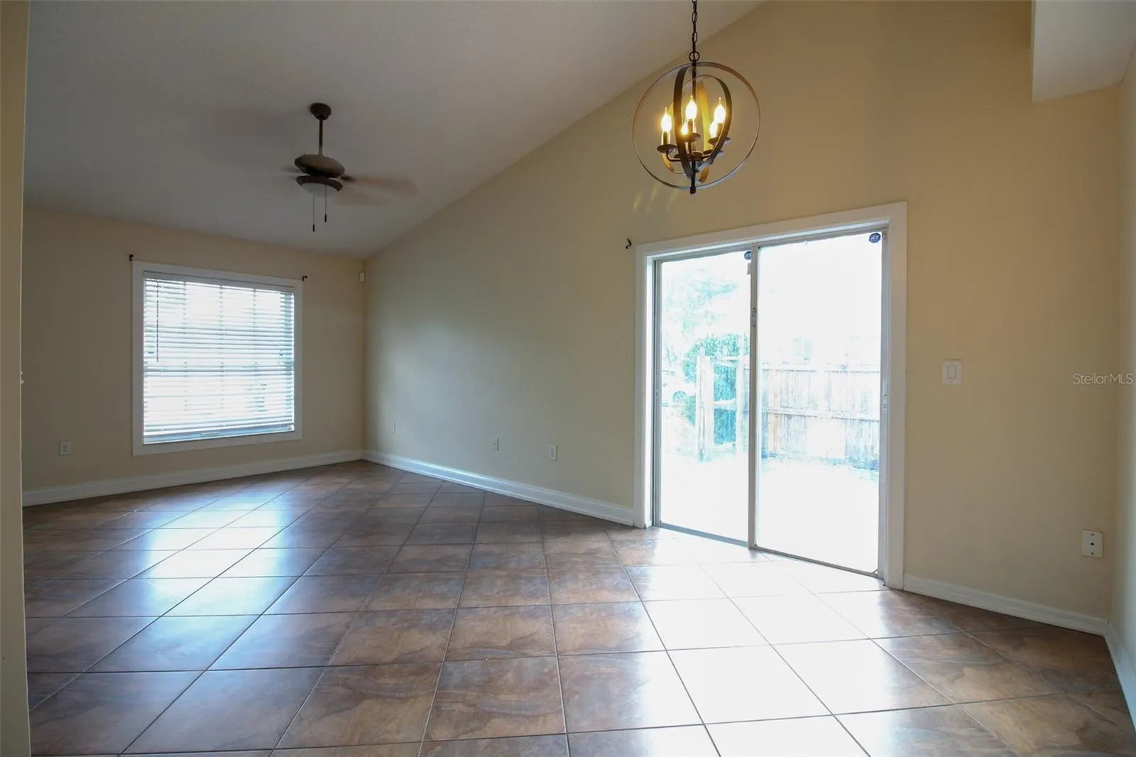 1075 MEADOWOOD POINTE RD