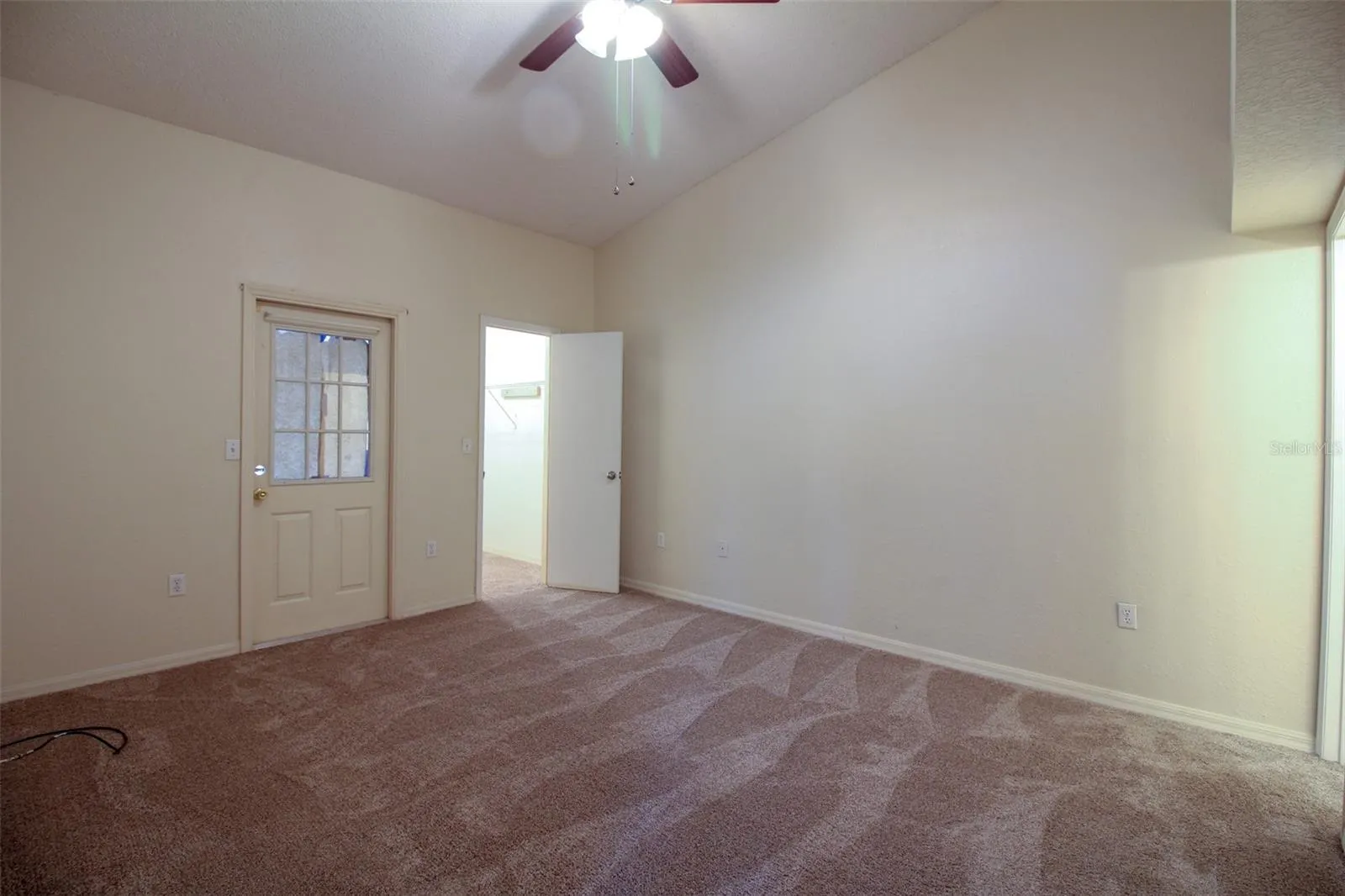 1075 MEADOWOOD POINTE RD