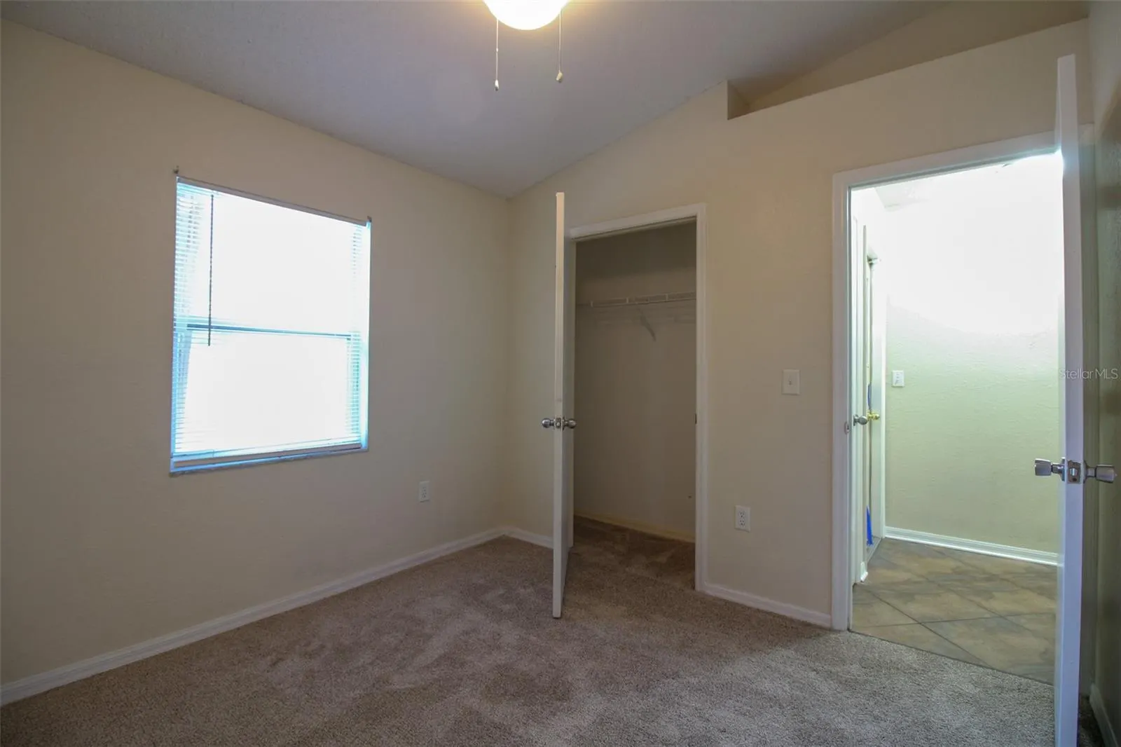 1075 MEADOWOOD POINTE RD