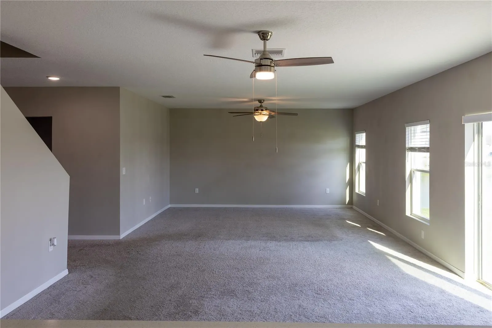 5547 ARLINGTON RIVER DR