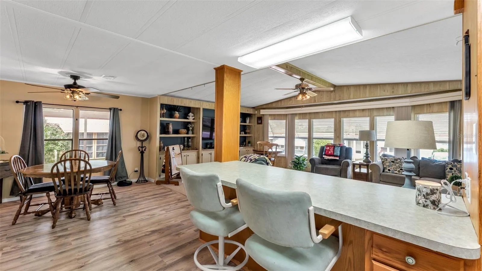 1620 FOXWAY DR
