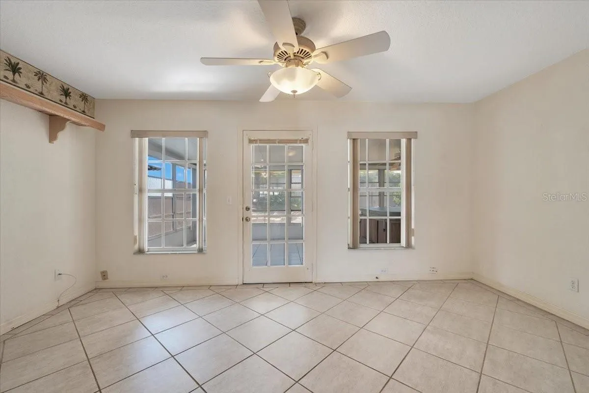 620 CRYSTALS BLVD