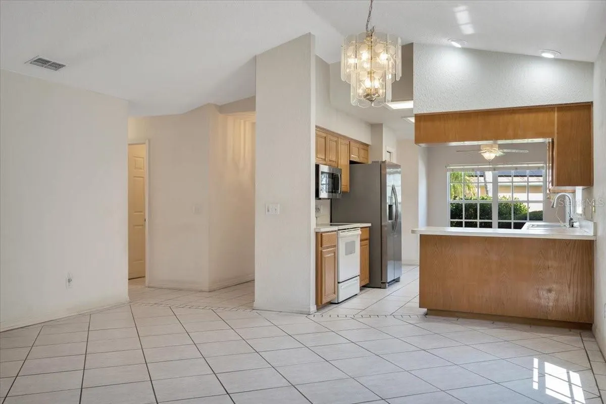 620 CRYSTALS BLVD