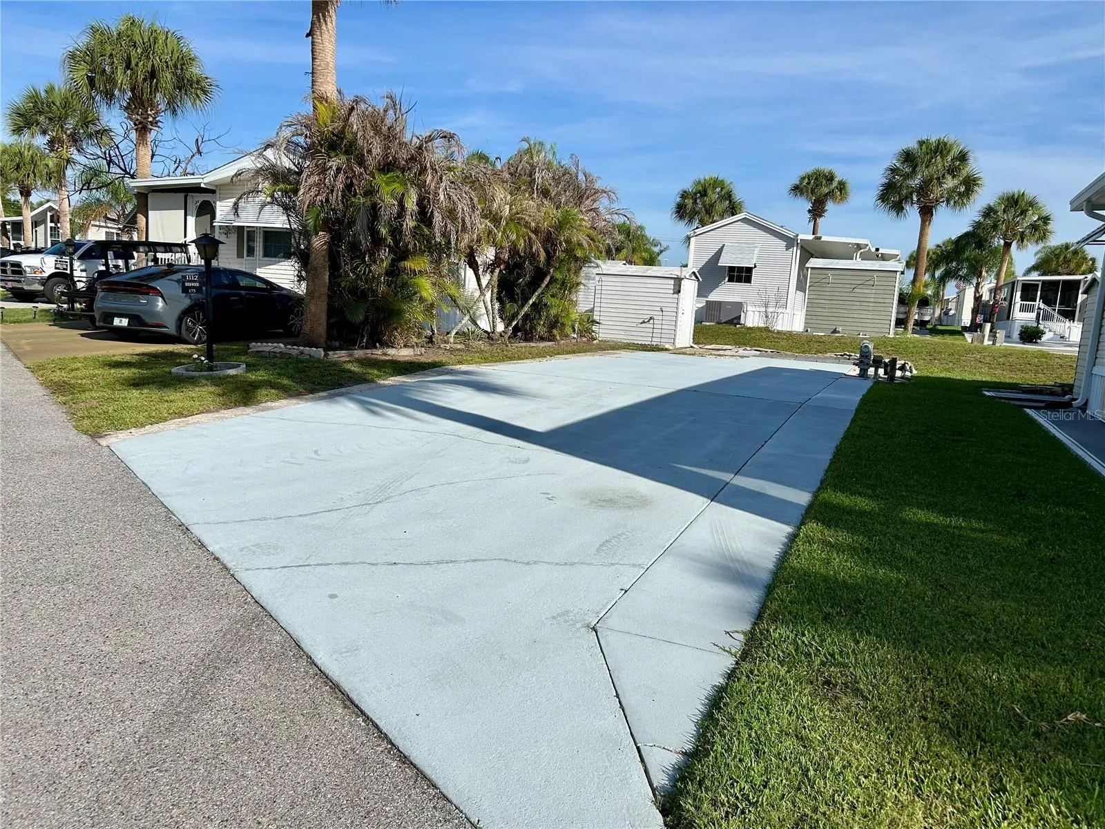 1112 FEATHER LN