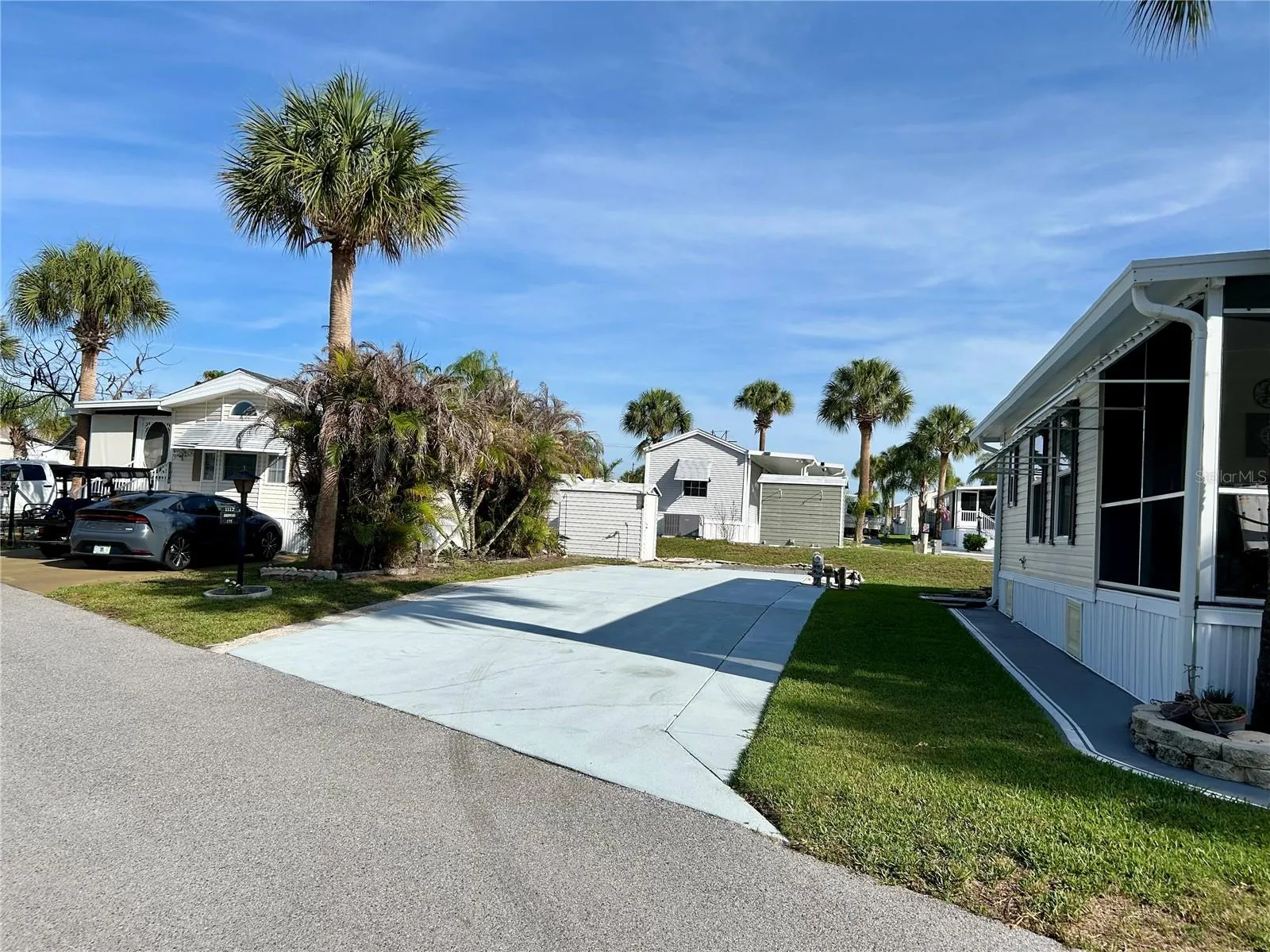 1112 FEATHER LN