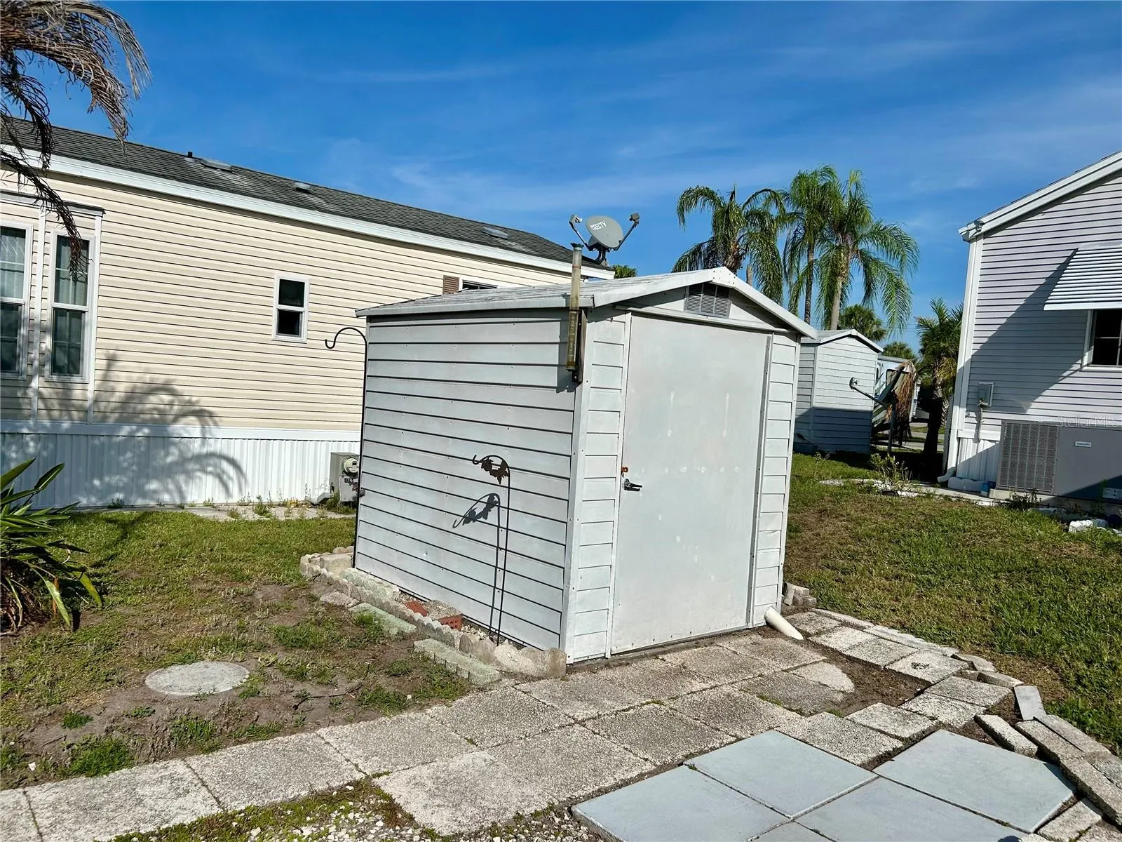1112 FEATHER LN