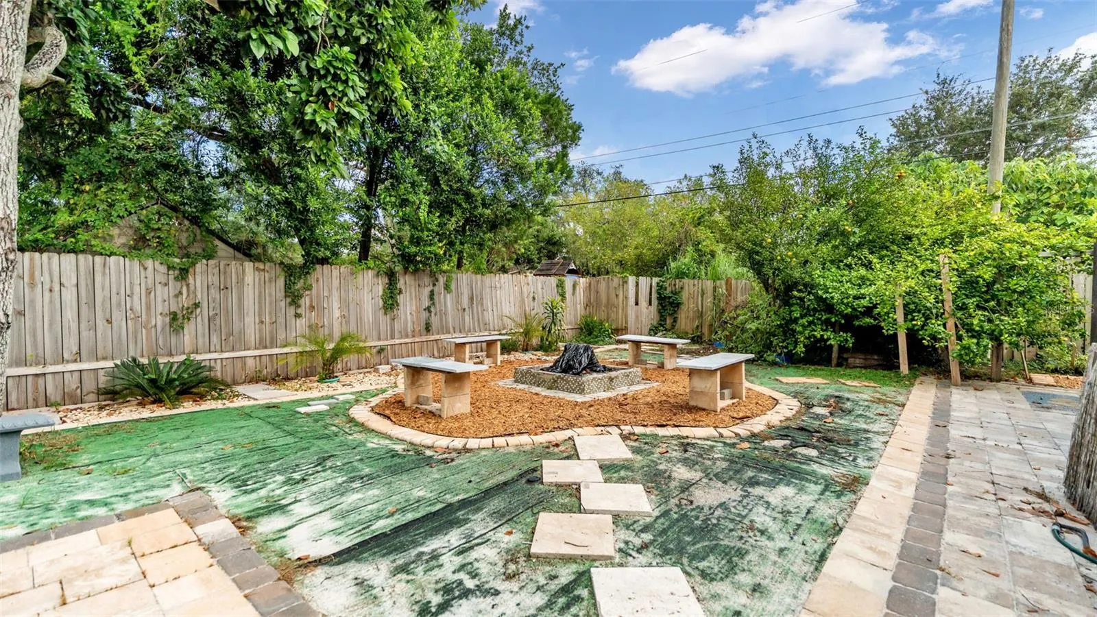 1624 HUMMINGBIRD LN