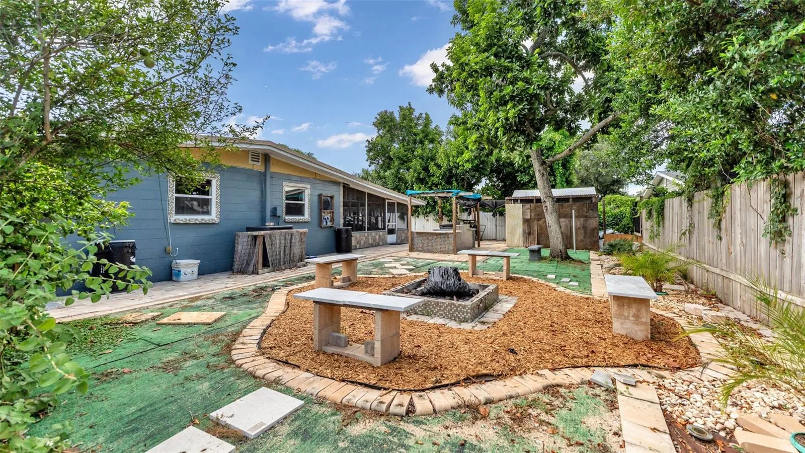 1624 HUMMINGBIRD LN