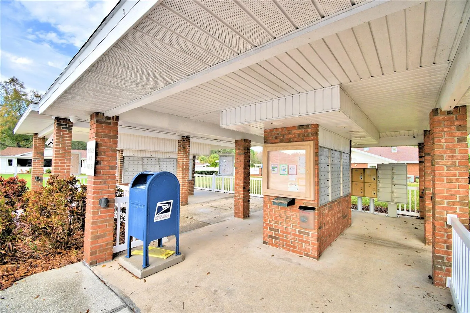 4816 GOLDENVIEW LN