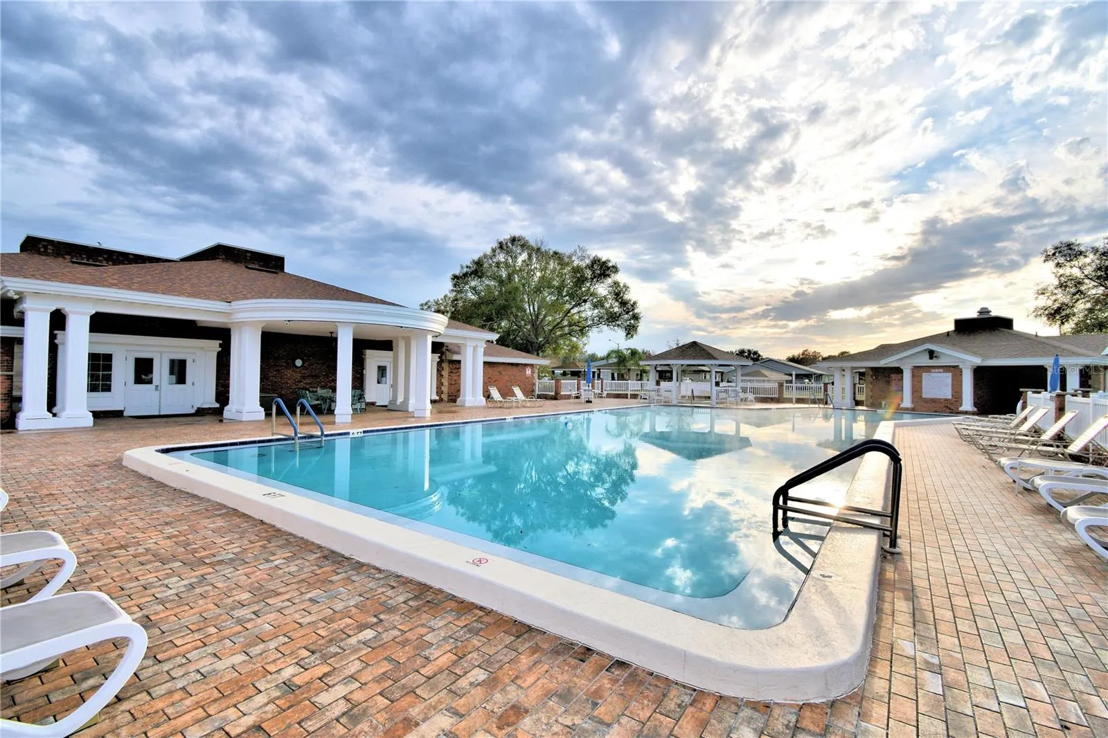 4816 GOLDENVIEW LN