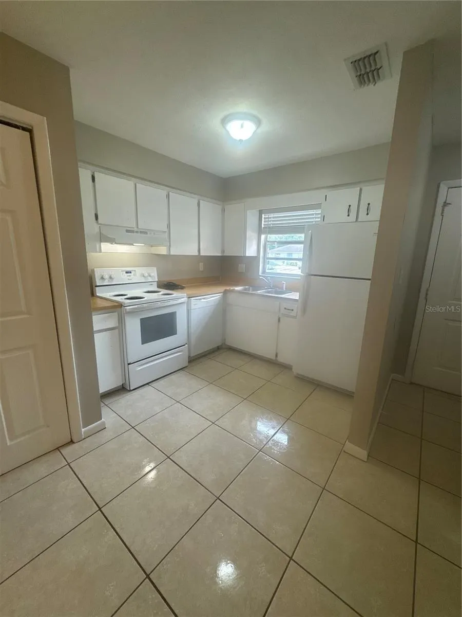 1038 FOX LAKE DR