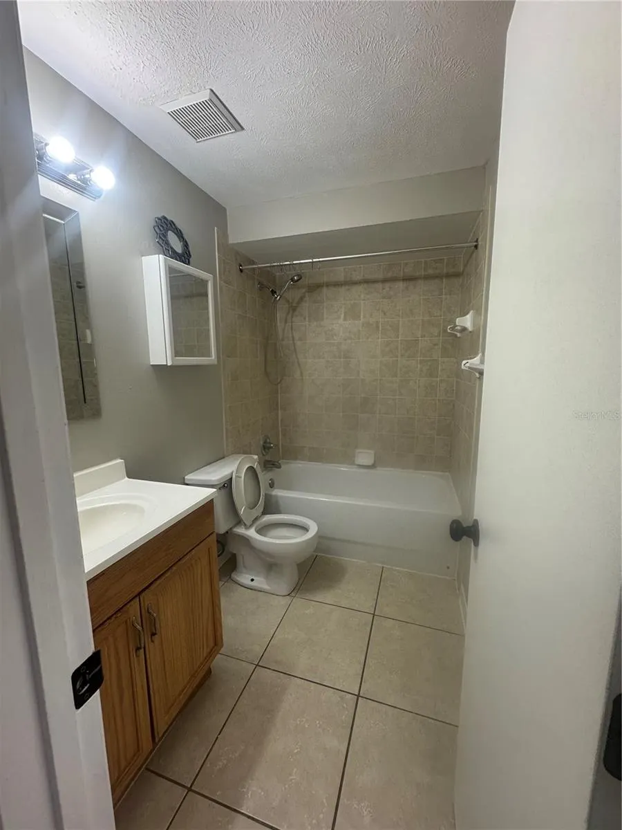 1038 FOX LAKE DR