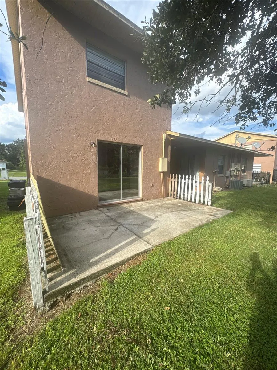 1038 FOX LAKE DR