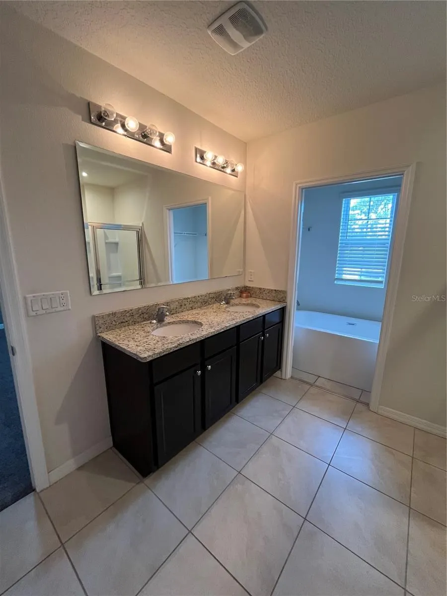 220 ST THOMAS DR