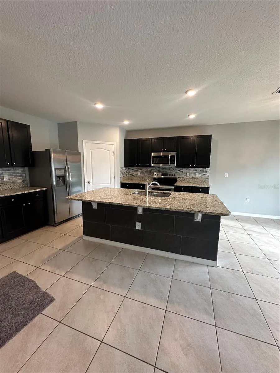 220 ST THOMAS DR