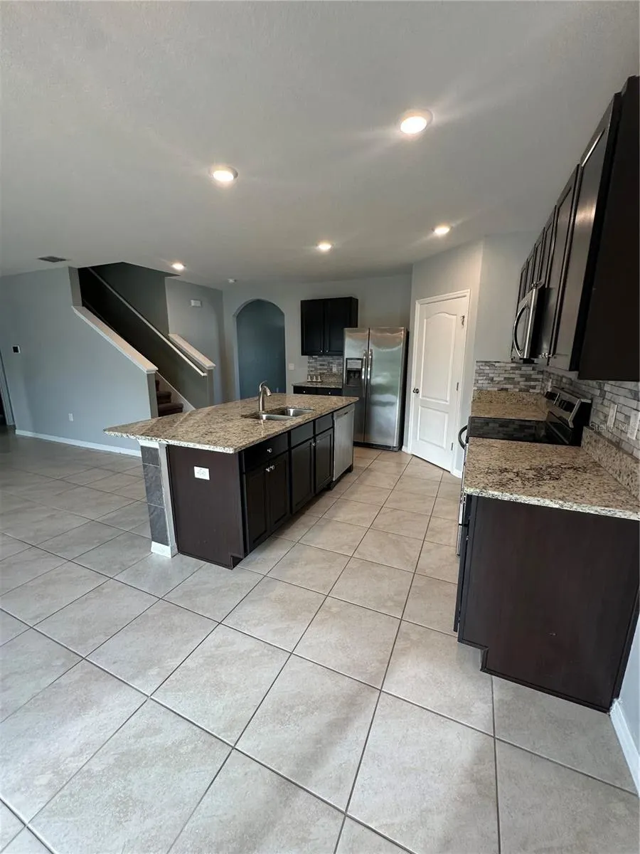 220 ST THOMAS DR