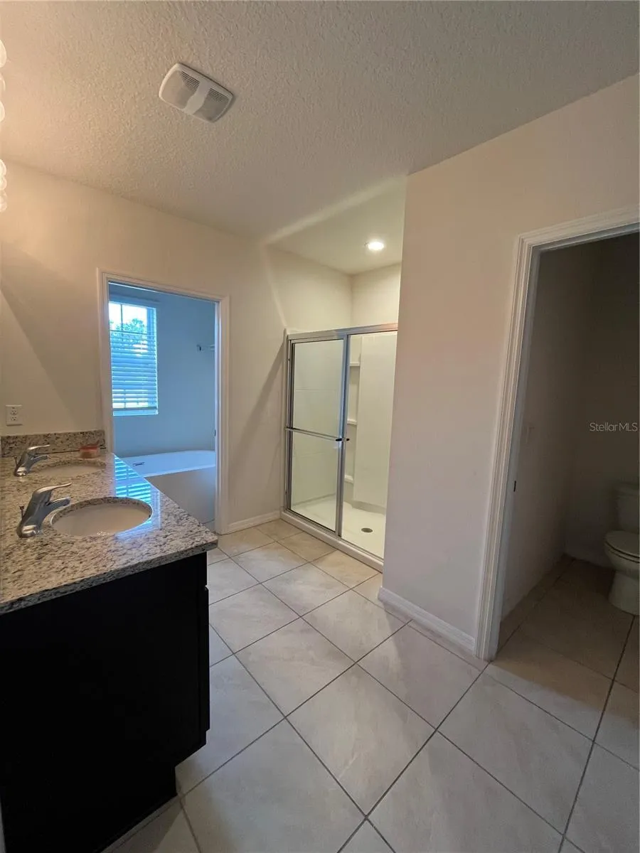 220 ST THOMAS DR