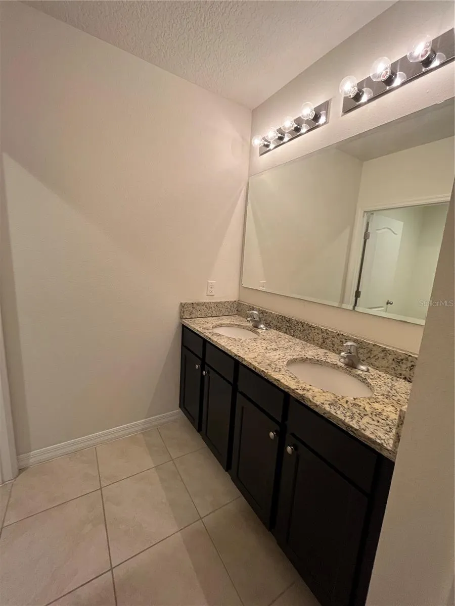 220 ST THOMAS DR