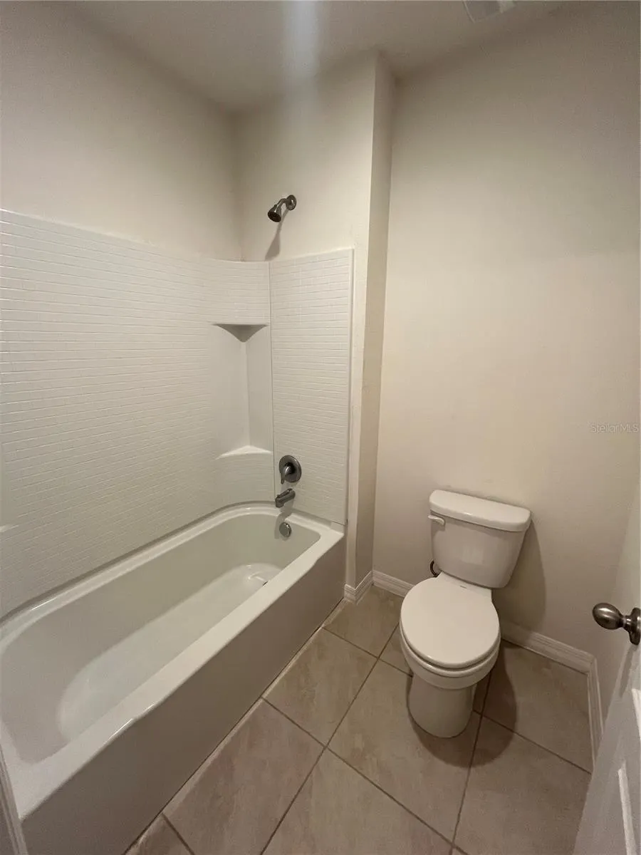 220 ST THOMAS DR