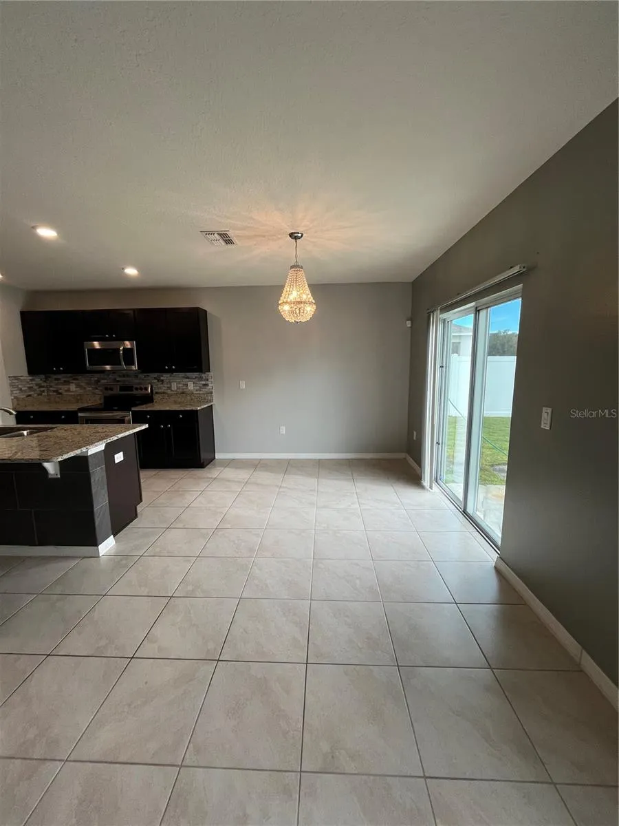 220 ST THOMAS DR
