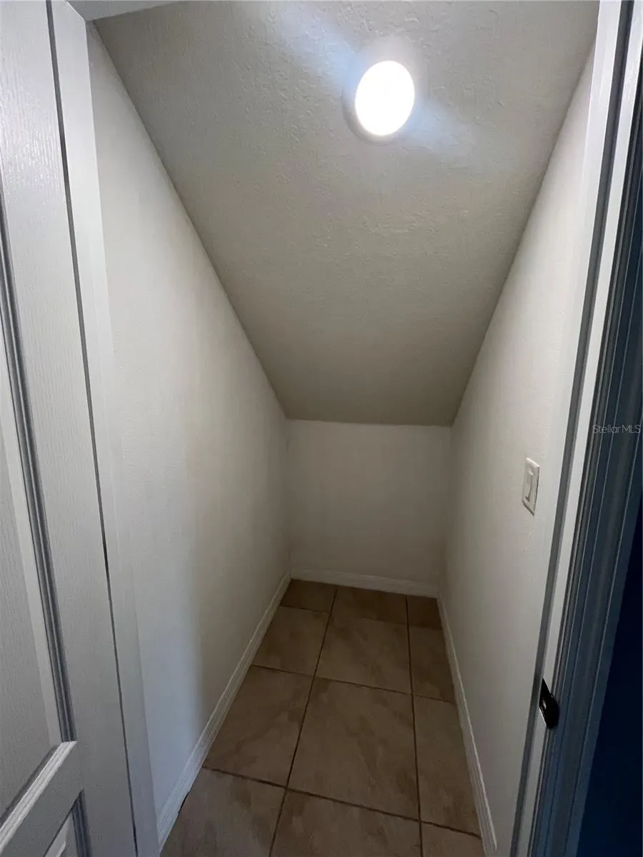 220 ST THOMAS DR