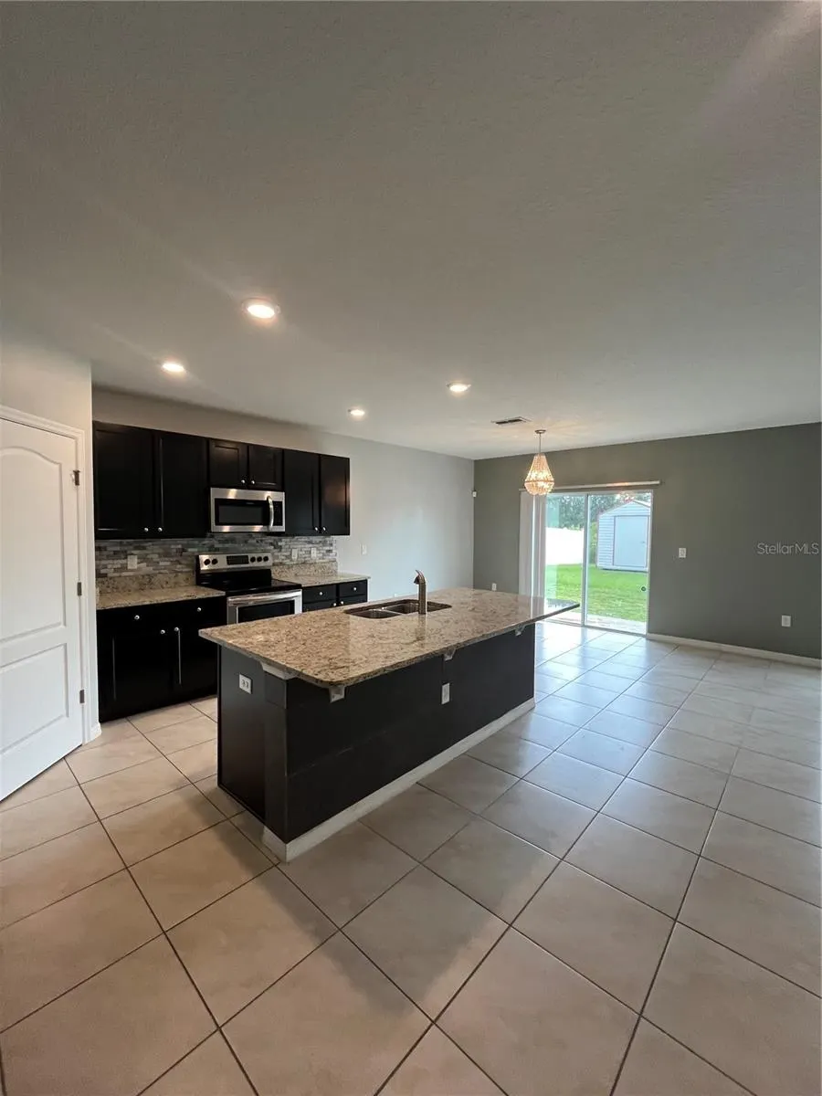 220 ST THOMAS DR