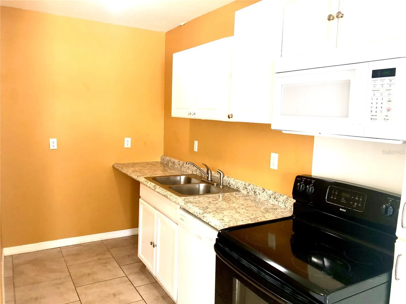 110 FOREST AVE #10, #10