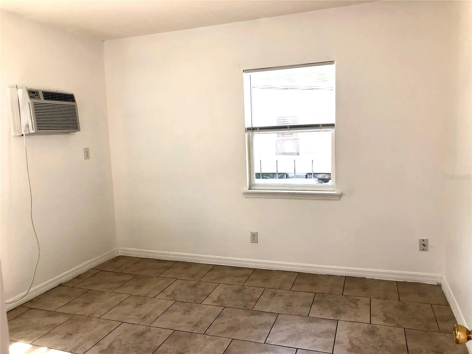 110 FOREST AVE #10, #10