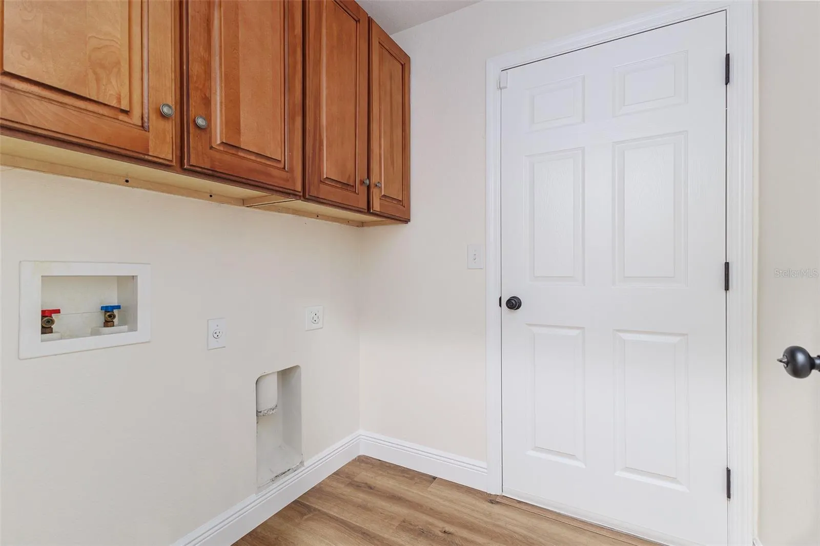 6610 CRESCENT LOOP