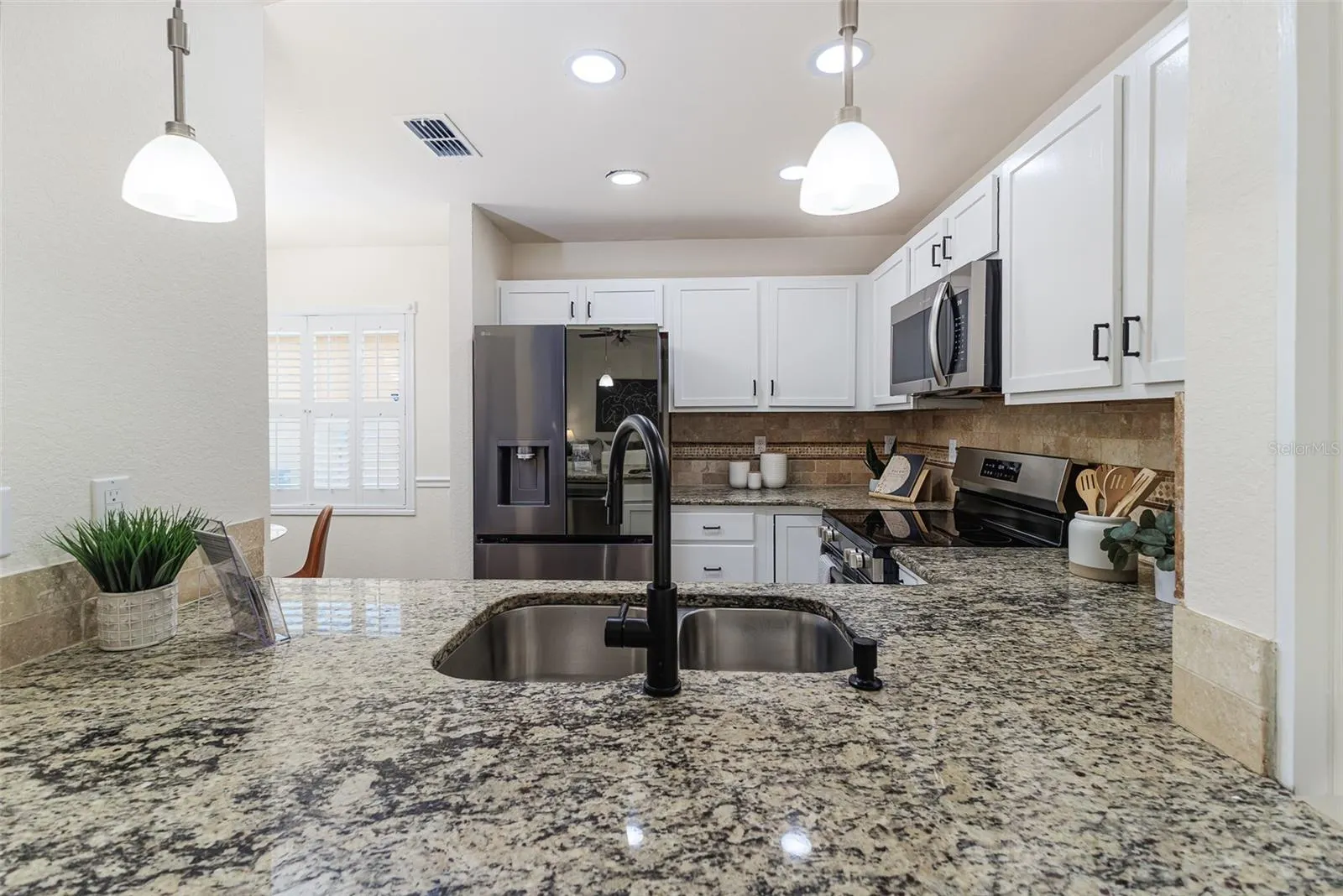 6610 CRESCENT LOOP