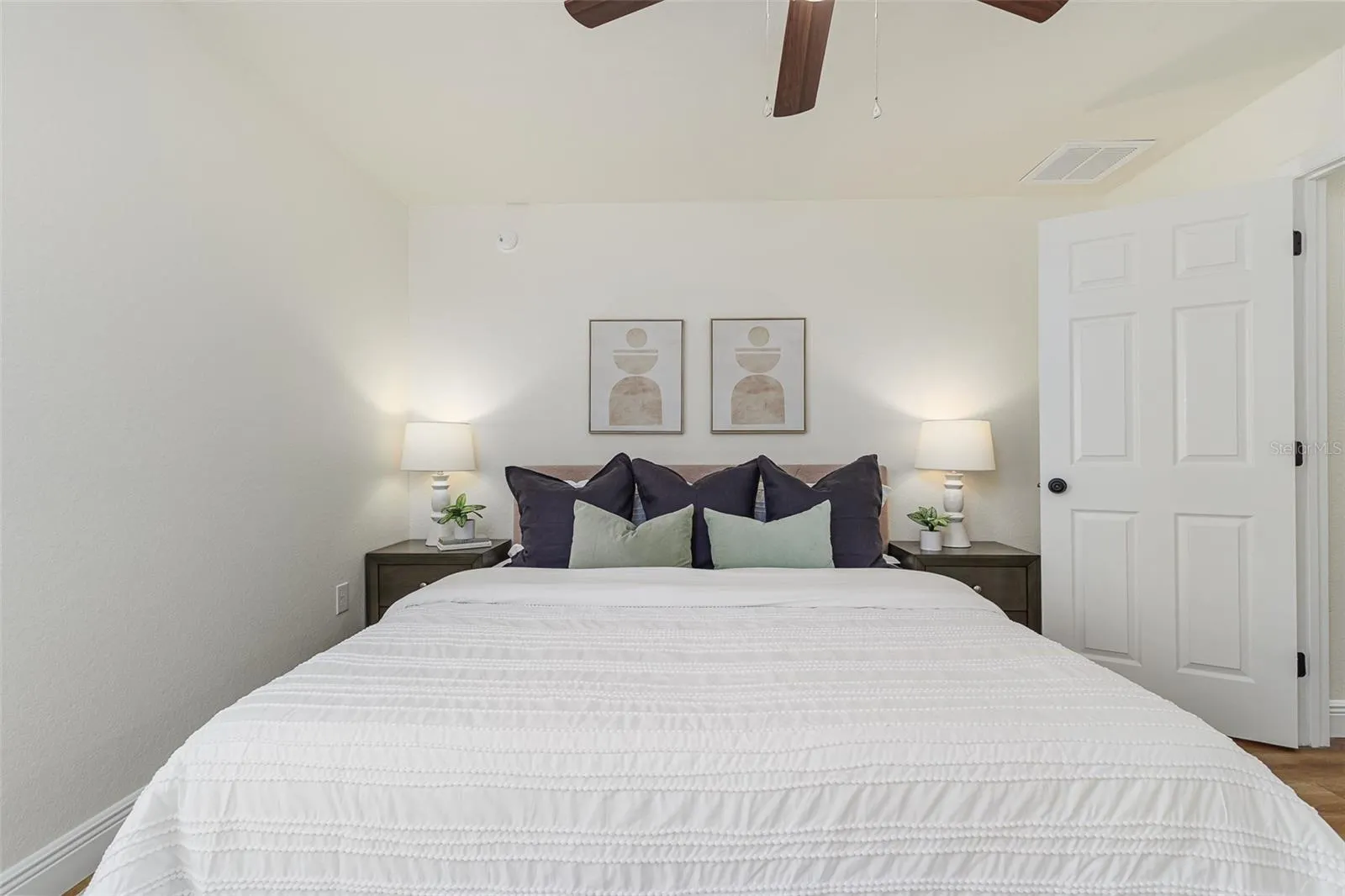 6610 CRESCENT LOOP