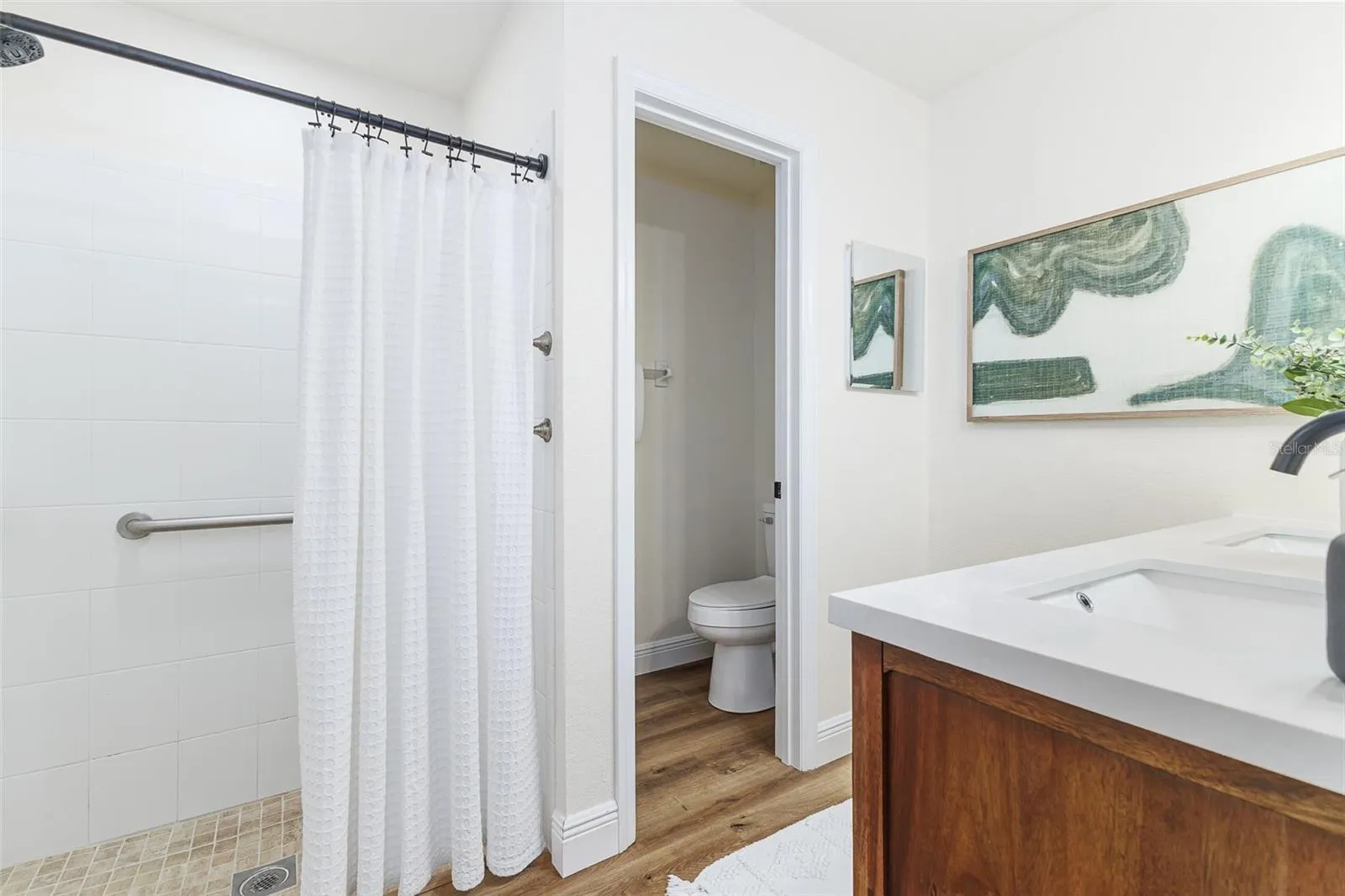6610 CRESCENT LOOP