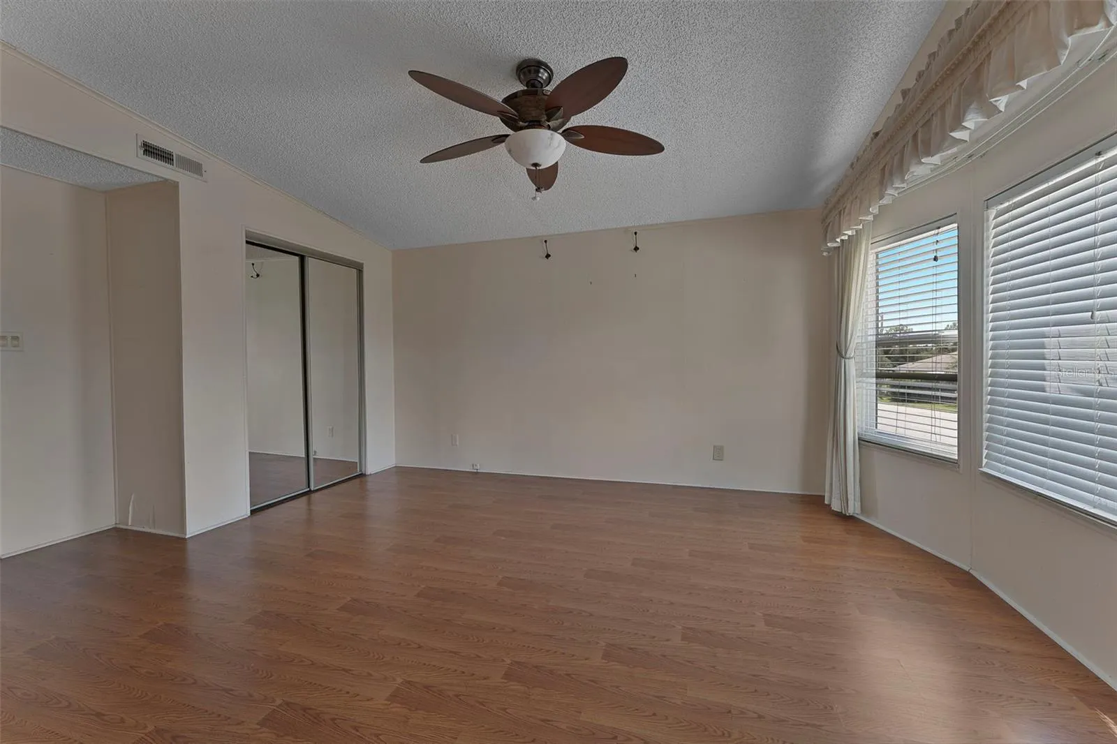 3175 PEBBLE BEND DR