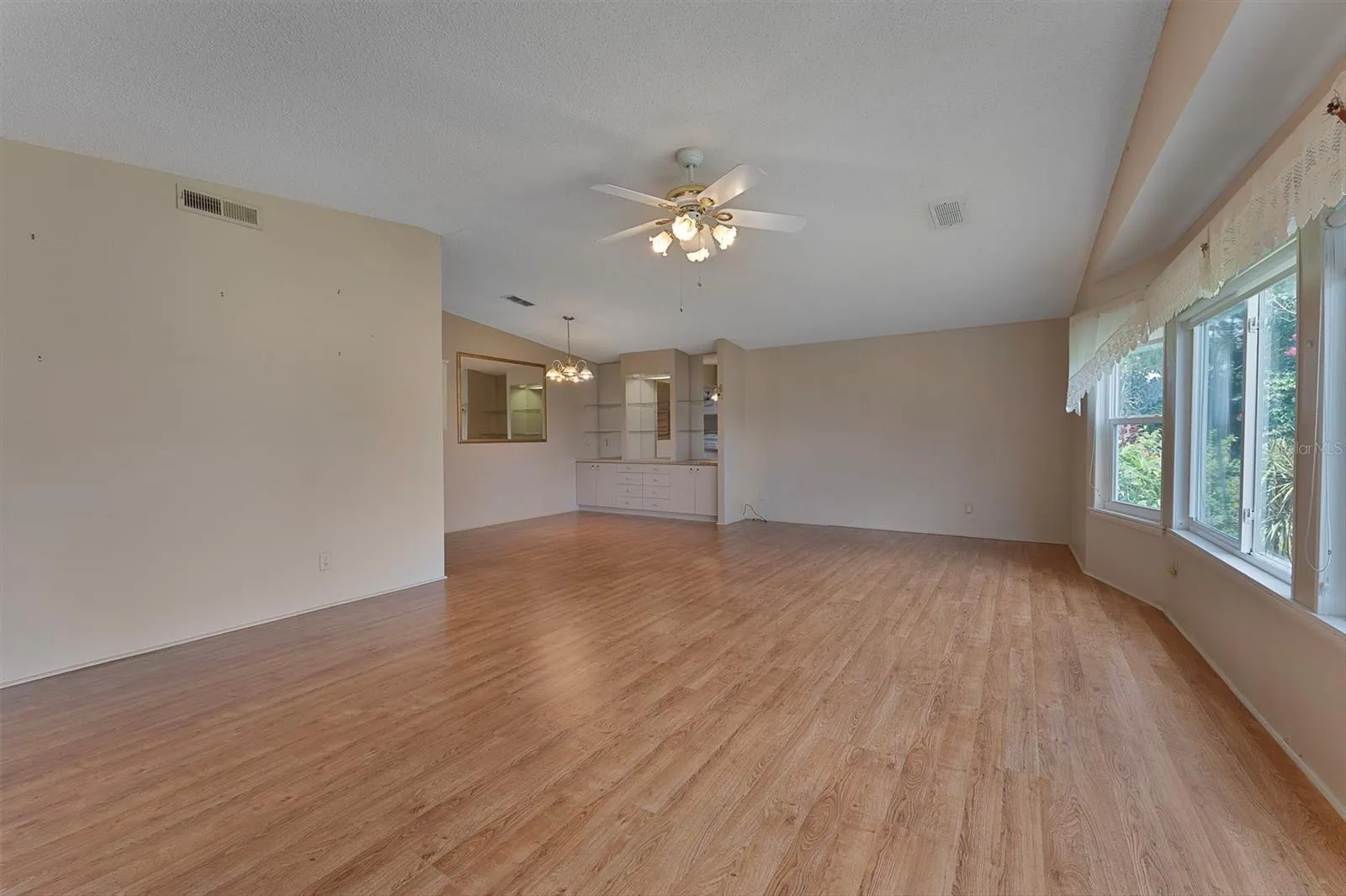 3175 PEBBLE BEND DR