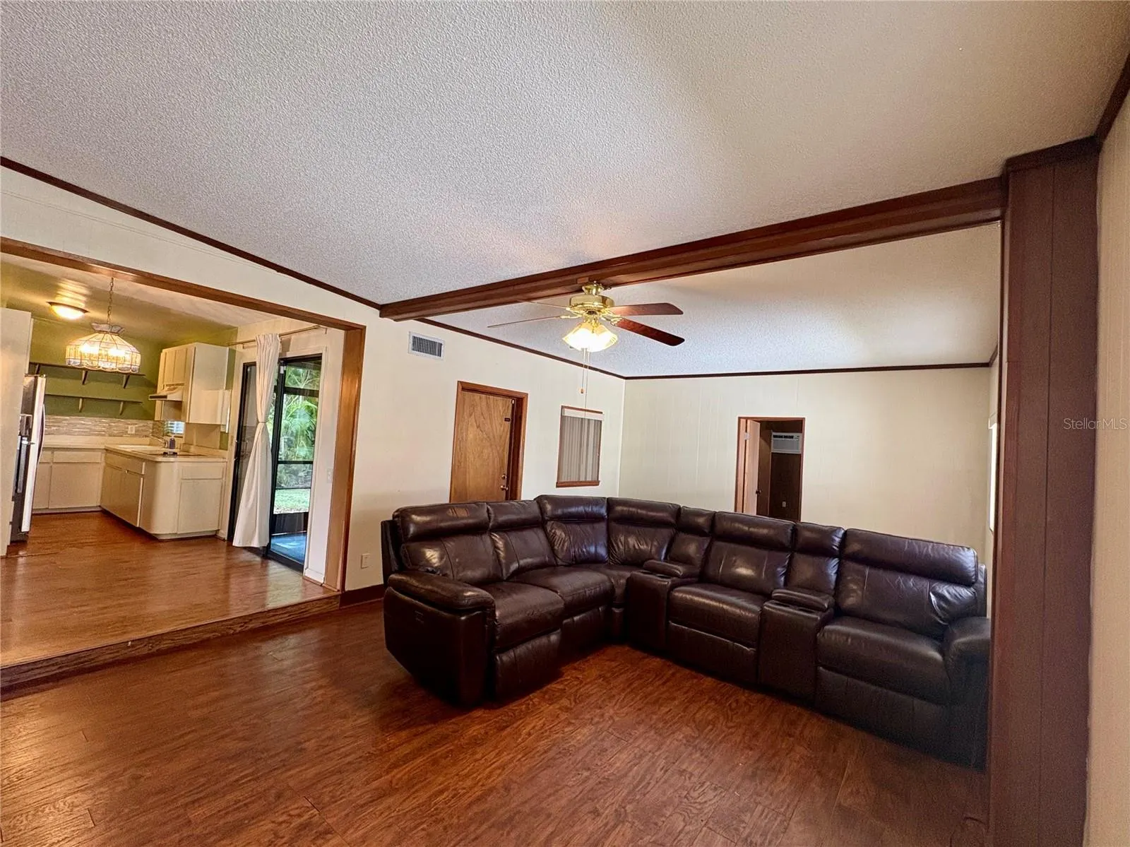 1613 CRYSTAL CT E