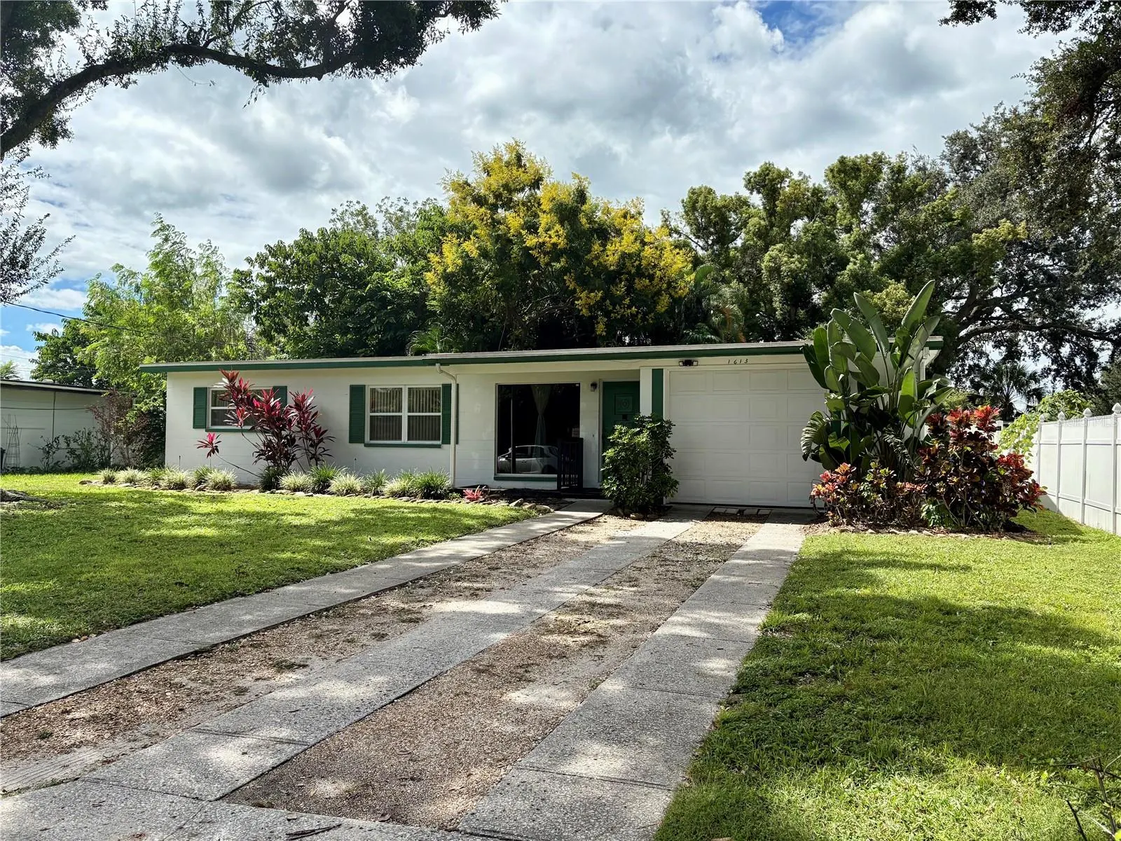 1613 CRYSTAL CT E