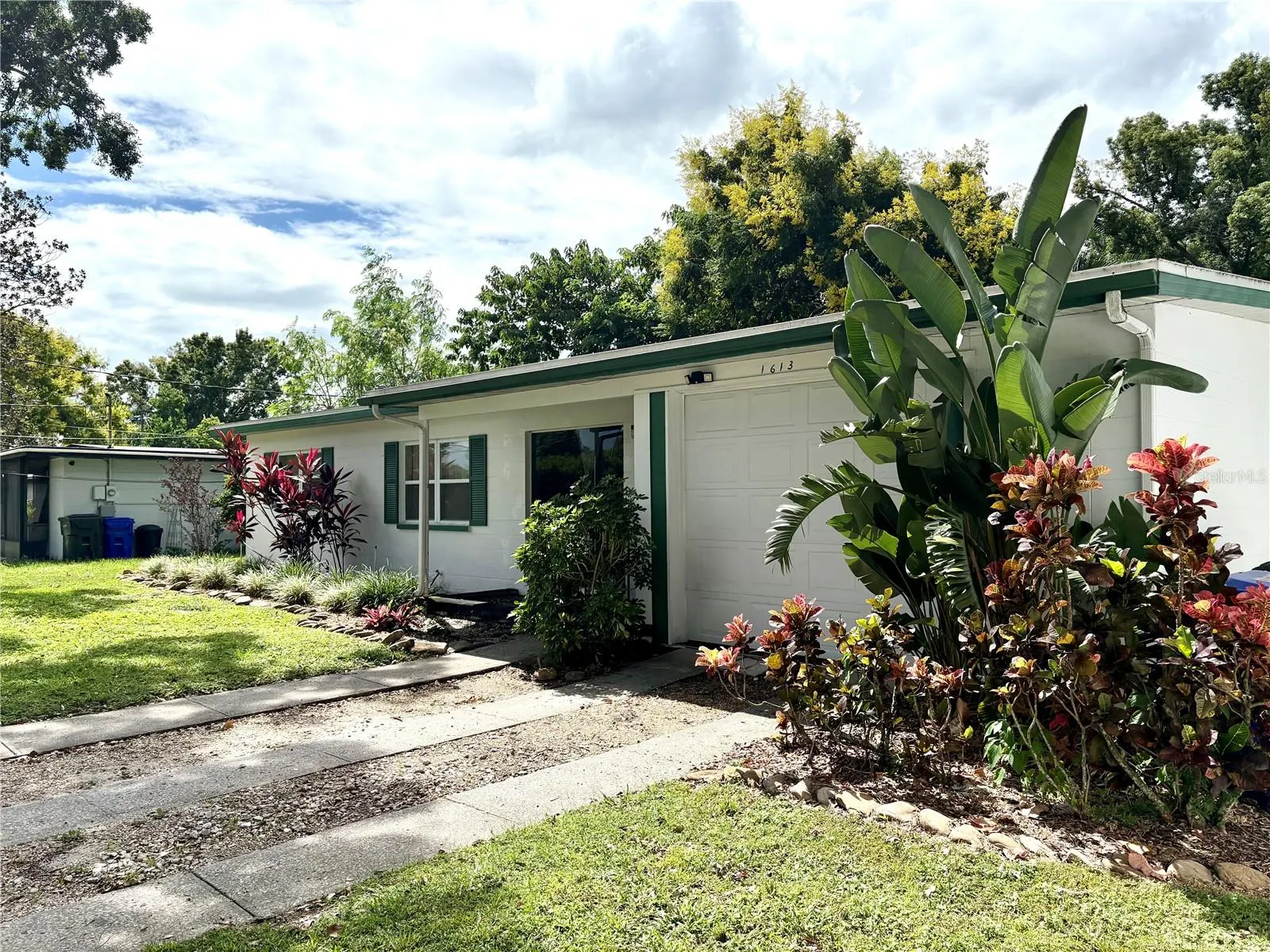 1613 CRYSTAL CT E