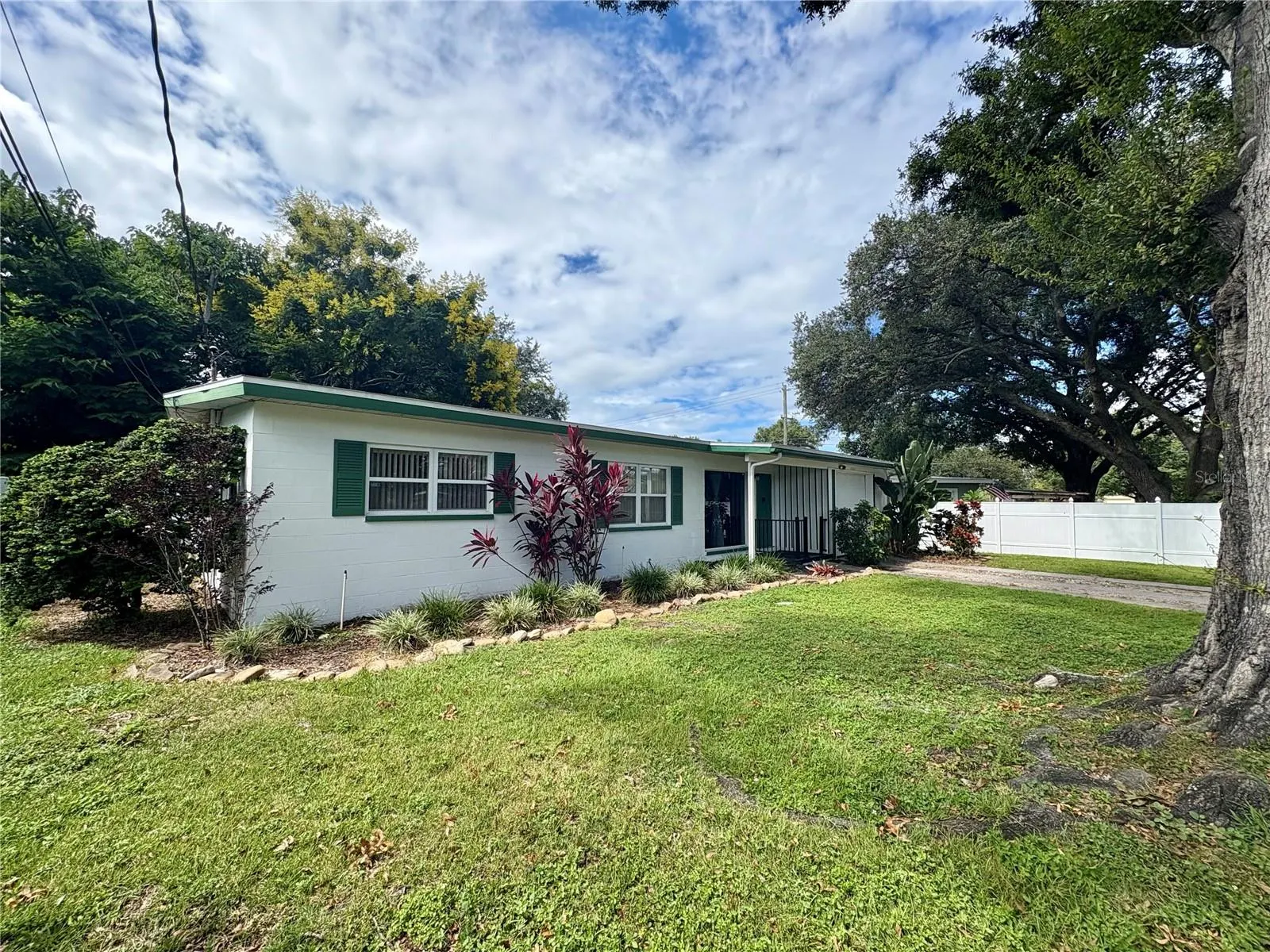 1613 CRYSTAL CT E
