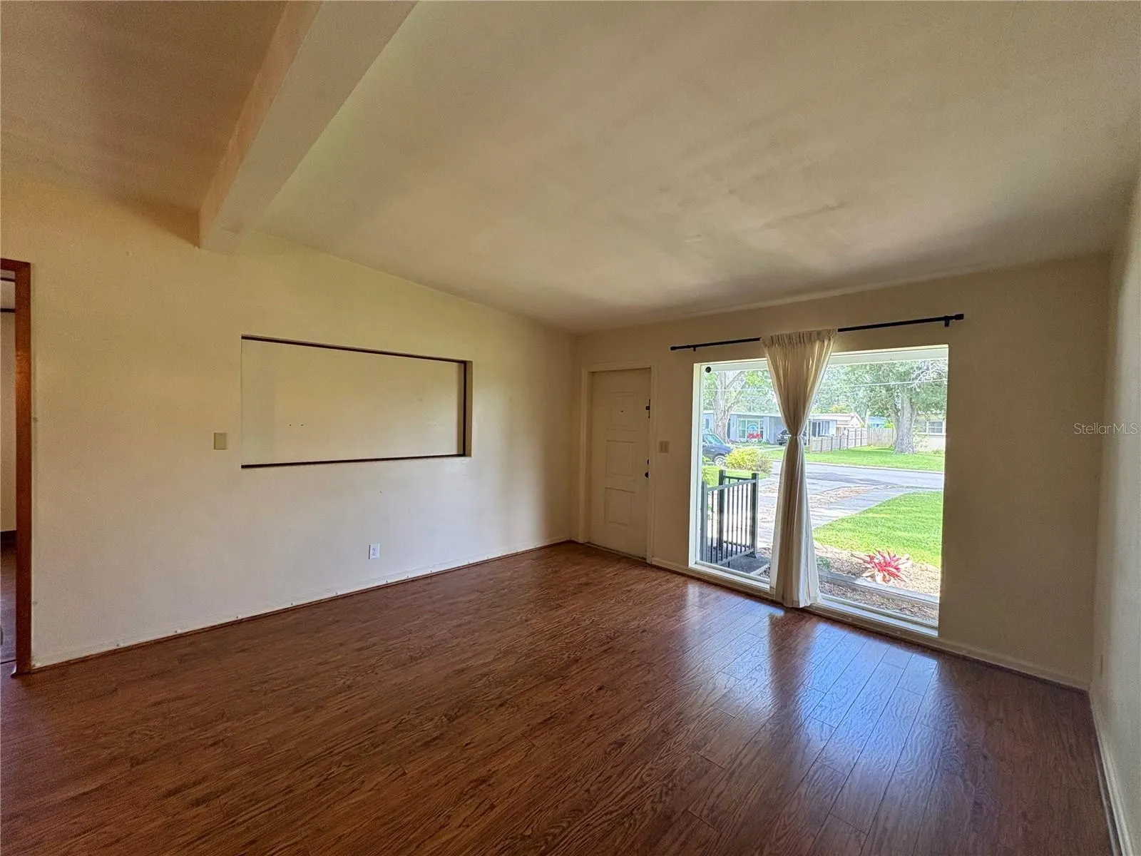 1613 CRYSTAL CT E