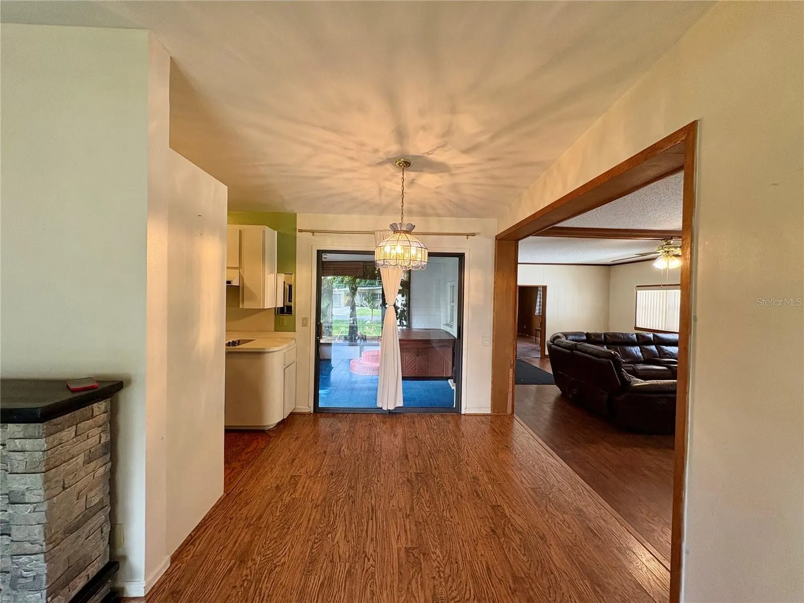 1613 CRYSTAL CT E