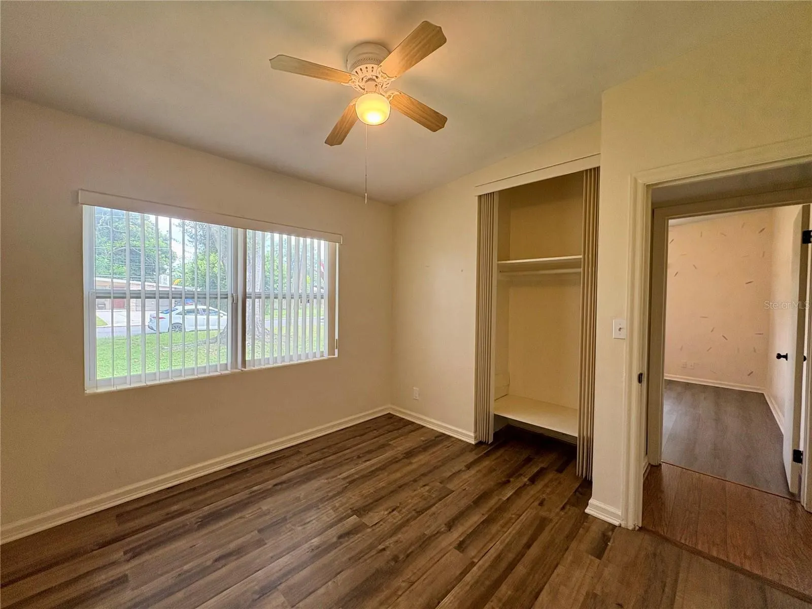 1613 CRYSTAL CT E