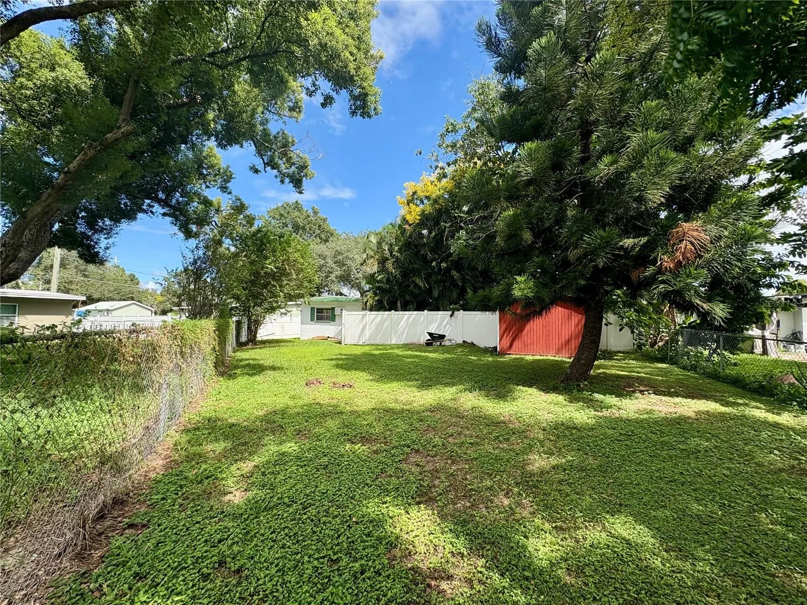1613 CRYSTAL CT E