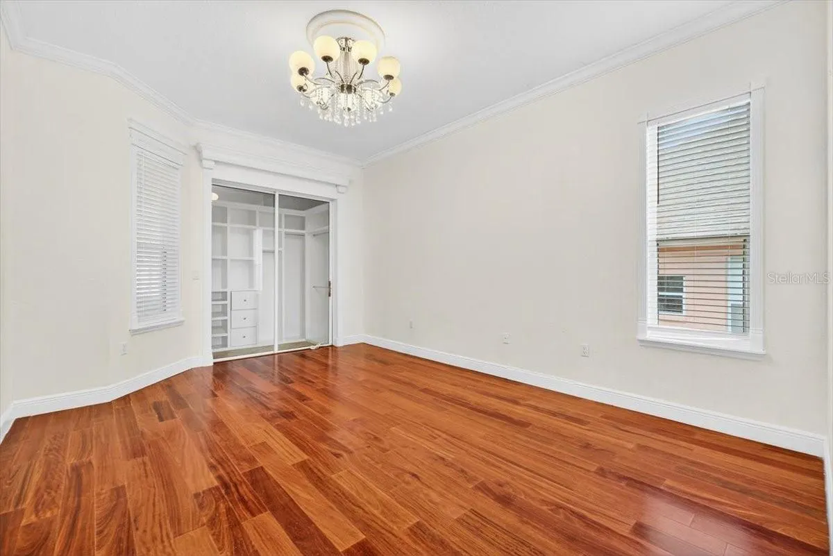 5527 VINTAGE VIEW BLVD