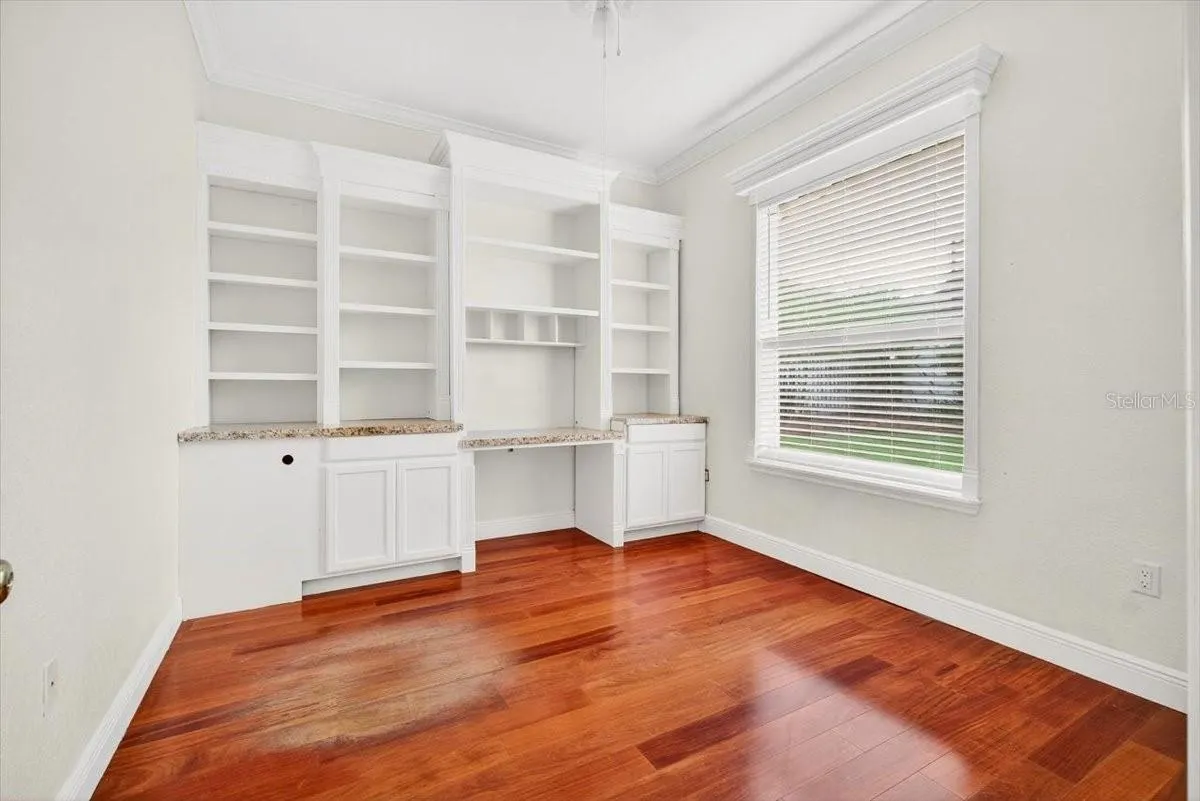 5527 VINTAGE VIEW BLVD