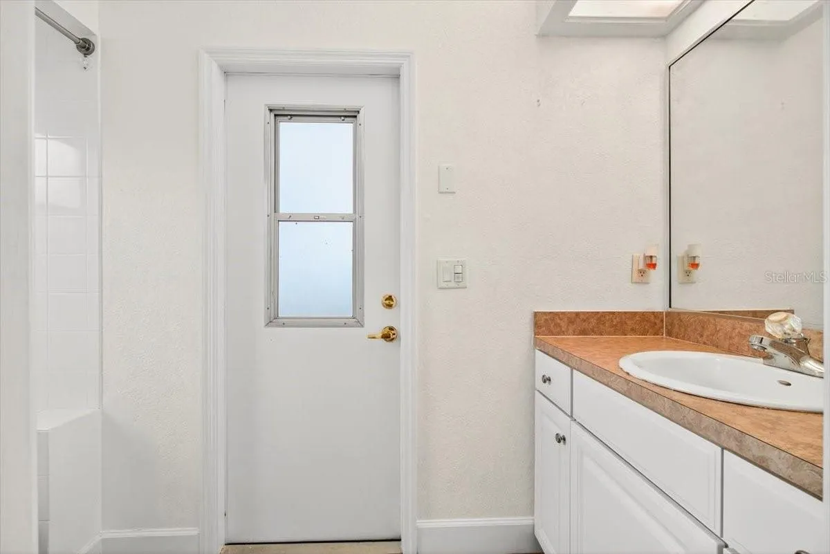 5527 VINTAGE VIEW BLVD
