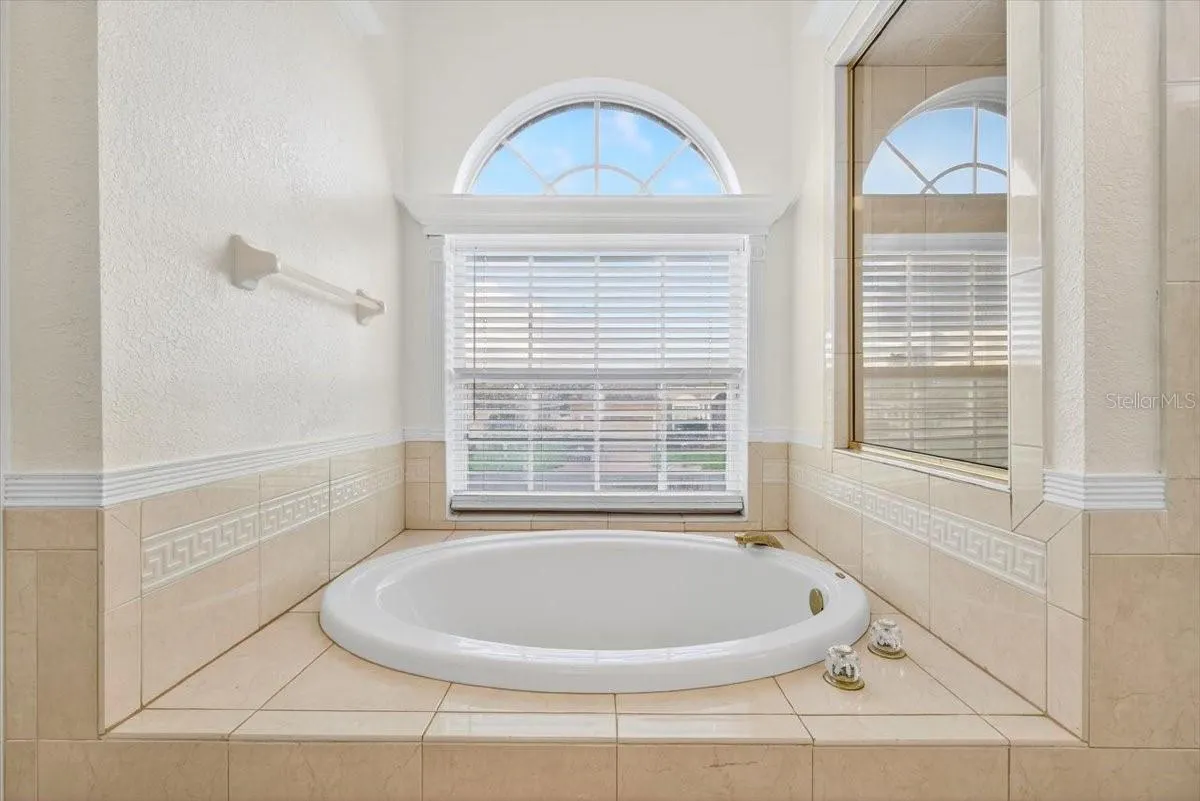 5527 VINTAGE VIEW BLVD