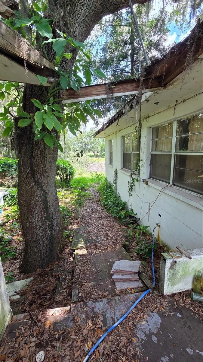 725 HICKORY HAMMOCK RD